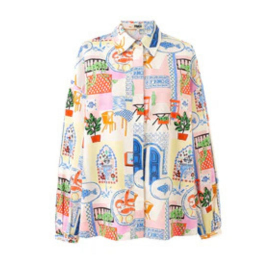 Womenâ€™s lightweight shirt with a relaxed fit and button-through front.