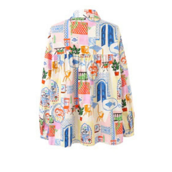 Womenâ€™s lightweight shirt with a relaxed fit and button-through front.